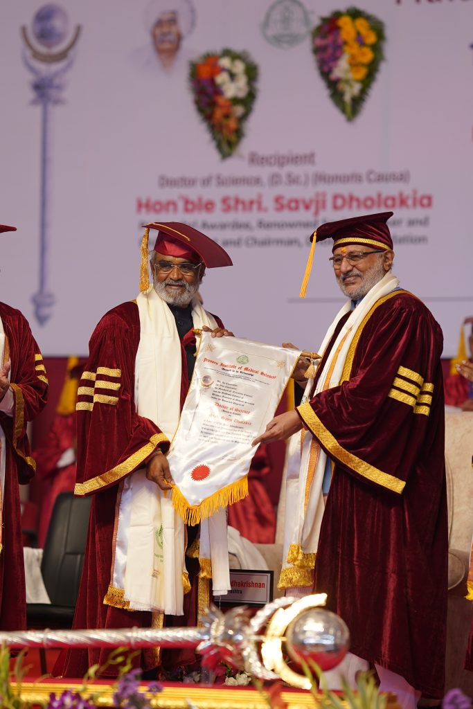 A momentous occasion: Savjibhai Dholakia is conferred an honorary doctorate by the Honorable Governor of Maharashtra at PIMS's 18th Convocation Ceremony.