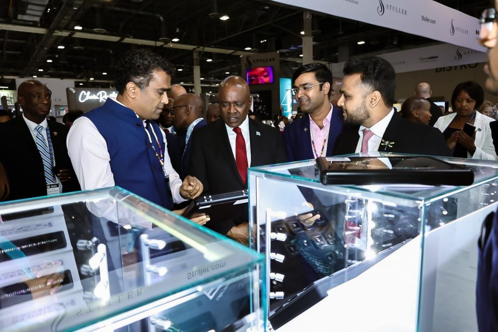 His Highness Botswana President, Mr. Mokgweetsi Masisi with Pintu, Hitarth, and Ghanshyam Dholakia during the JCK Trade show in the USA.